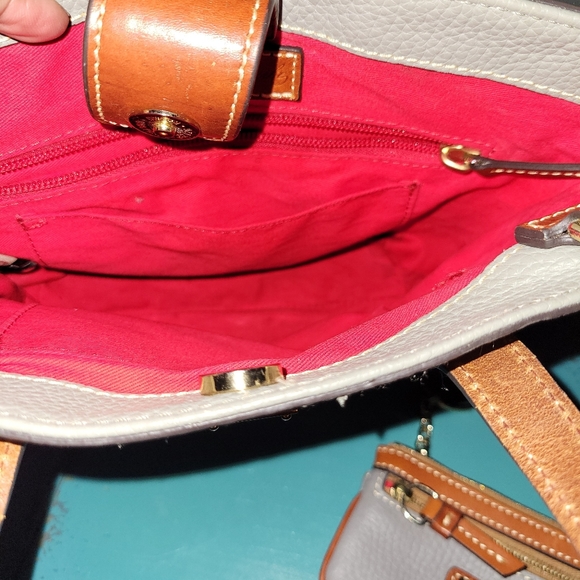 Dooney & Bourke - Picture 4 of 4